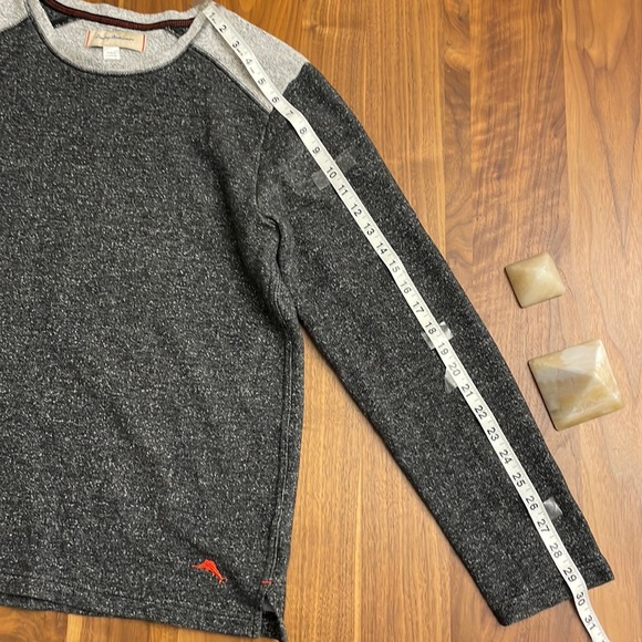 Tommy Bahama Light Fleece Sweater Men Size M Gray Contrast Shoulder - Picture 5 of 9